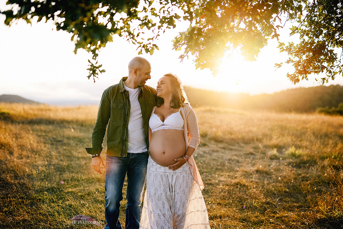 sesion de maternidad en la naturaleza - Sesi&oacute;n de embarazo lifestyle - Bilbao