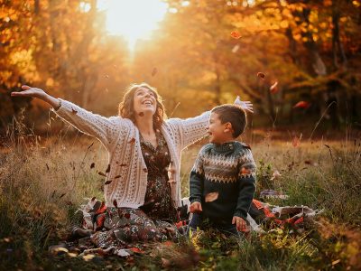 Sesión de embarazo en el bosque: Otoño y Naturaleza con tu peque