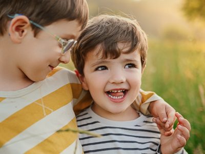 Rodeados de flores: Sesiones familiares al aire libre en Bizkaia