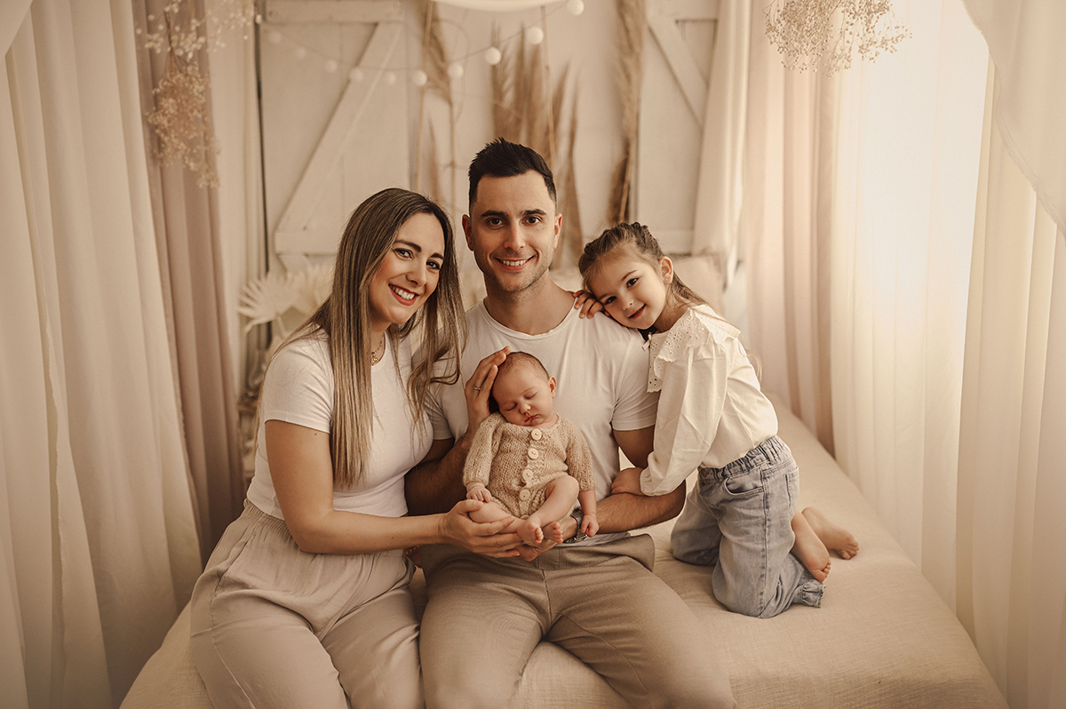 sesion newborn en familia en bilbao - Fot&oacute;grafos de Beb&eacute;s en Bilbao